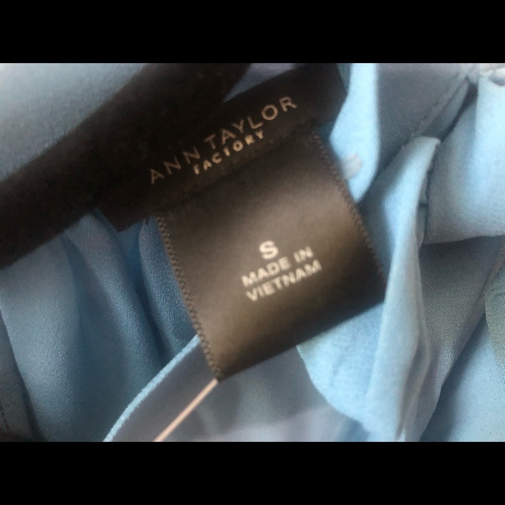 Ann Taylor Factory | Bow-Neck Sleeveless Blouse | S | Dusty Blue - Picture 9 of 16